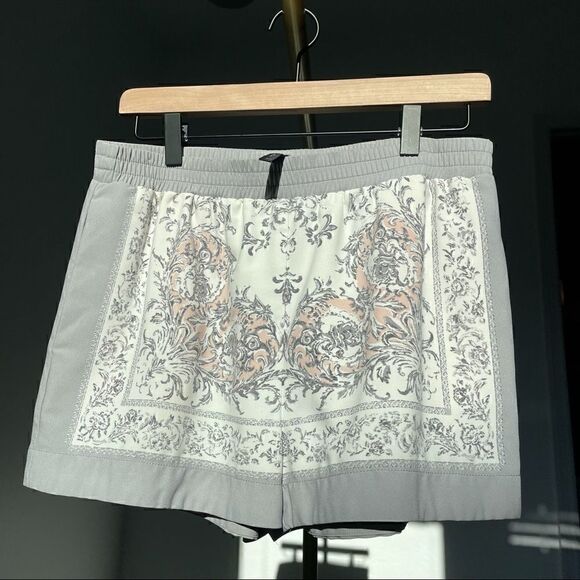 BCBG MAXAZRIA Paisley Printed Dress Shorts Small - Picture 3 of 4